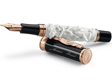 Sculpted pen and stylish timepieces